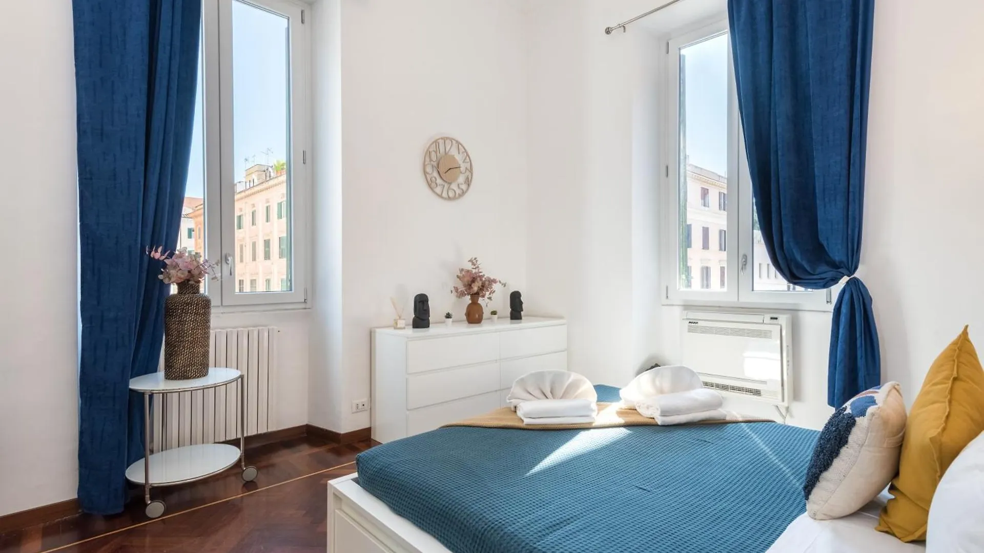 Lux Home Termini Roma 0*,  Italia